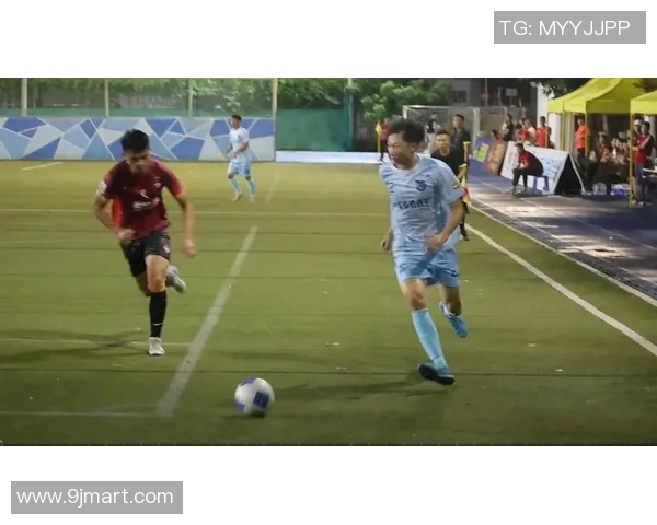 明星足球球星齐聚一堂互动精彩瞬间盘点 引发粉丝热议与关注