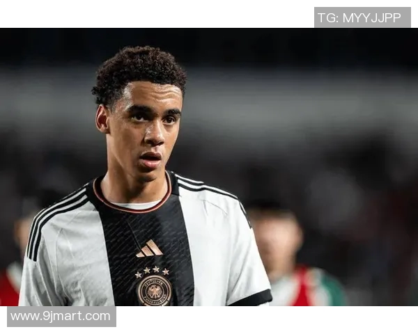 德国足球14号球星是谁 了解这位在绿茵场上闪耀的传奇人物